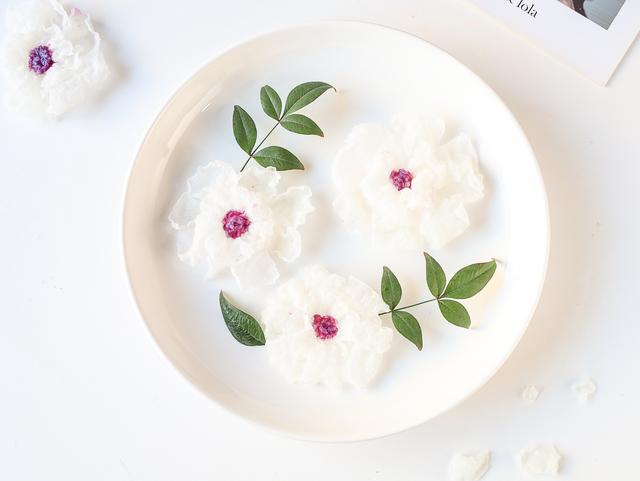 纸花怎么做，小学三年级手工剪纸花怎么做（自制高颜值春卷花）