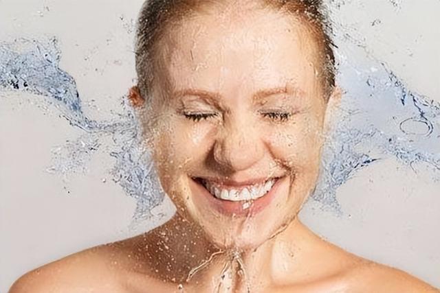 脸上闭口粉刺多怎么办，满脸都是闭口粉刺怎么办（今蝉护肤：闭口粉刺怎么去除）