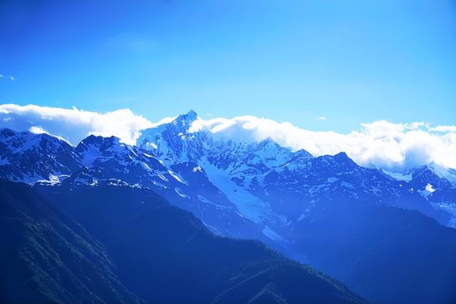 世界最危险的十大雪山，世界最危险的十大雪山在哪里（日照金山是摄影人梦寐以求的画面）