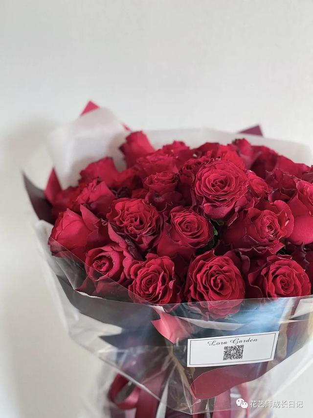 黑玫瑰花语，碎冰蓝玫瑰花语（复古暗红色系的玫瑰女王）