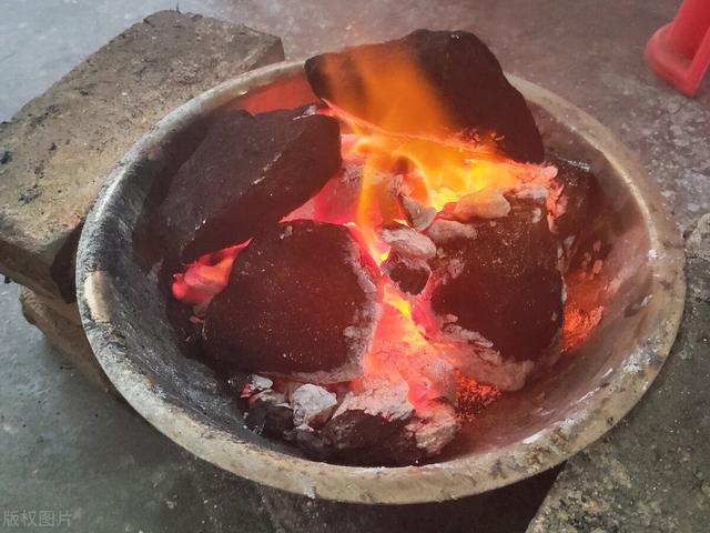 冬天农村取暖用什么好 农村取暖方式有哪些，冬天农村取暖用什么好（农村禁了柴火炉）