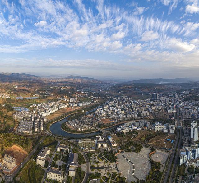 云南养老买房子哪里最好，云南省最适合养老居住的地方（云南有一座低调的旅居养老城市）