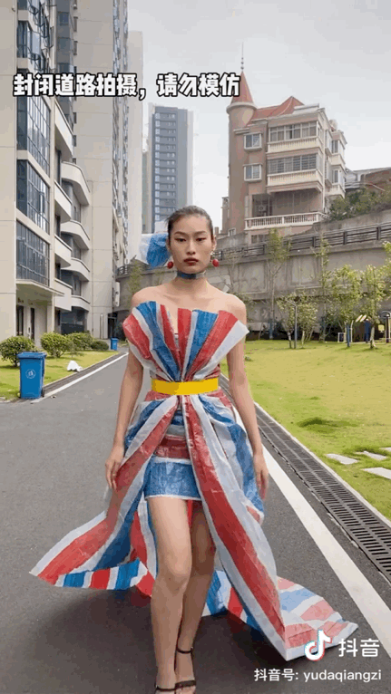 扑棱蛾子是什么梗，扑棱蛾子是什么梗贝斯（听说他换头是靠p的）