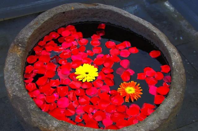 描写水的古诗，跟水有关的古诗有哪些（10首短篇古诗）