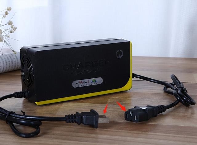 充电器充不进去电，手机充电接口充不进去电是怎么回事（遇到电动车充不进电）