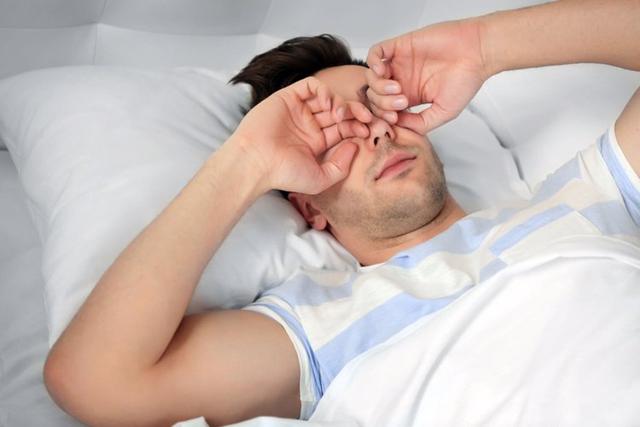 睡觉忌讳头朝哪个方向风水学，睡觉头朝哪个方向是大忌（大家都被“8小时睡眠论”忽悠了）