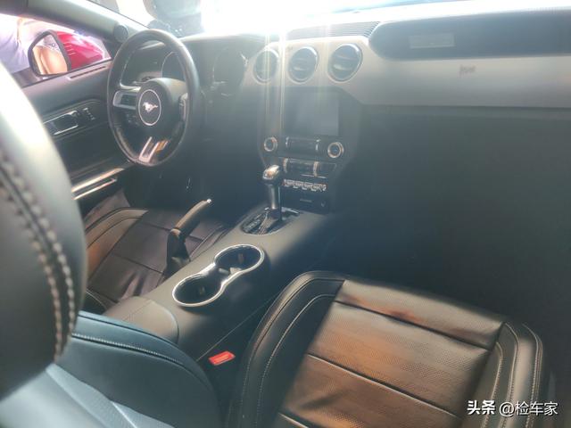 野马眼镜蛇跑车报价，福特野马眼镜蛇报价（V8发动机+1000匹马力）