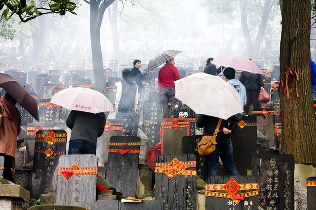 清明节亲人上坟注意事项，都有哪些民间习俗和禁忌