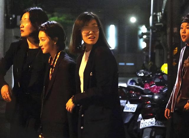 “取向成谜”周冬雨：曾当众内涵马思纯，后与王菲女儿关系引非议