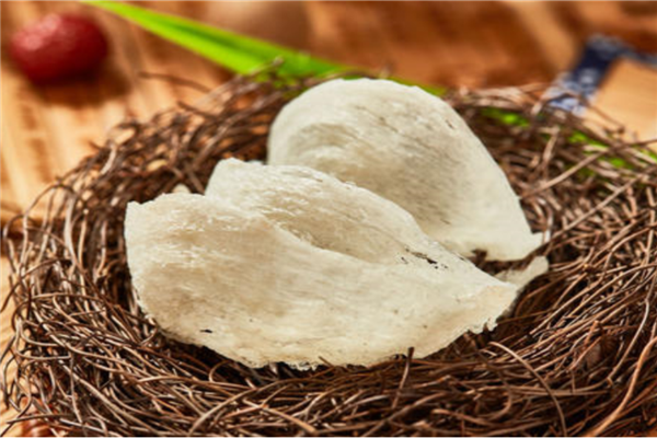 燕窝多少钱一斤，燕窝价格多少一斤（小哥筑屋引燕一个月产5斤燕窝）