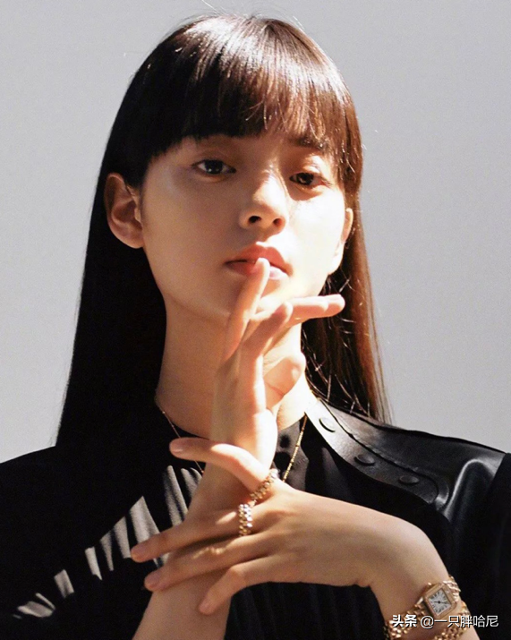 厚刘海适合什么脸型,厚重齐刘海适合什么脸型(尽量远离这4种"显老发型