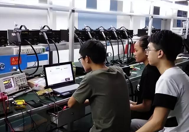 排名前十的专业，大学热门专业排名前10名（大学中10大“高薪”专业）