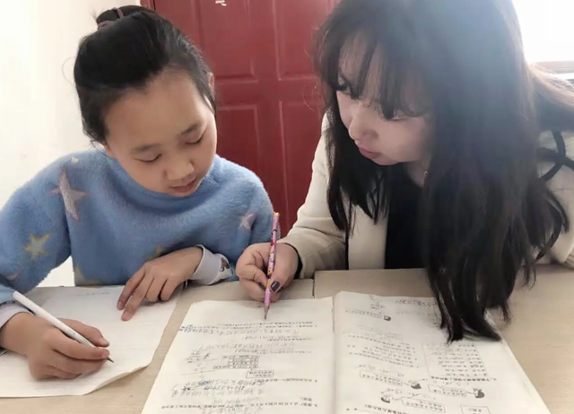 男孩子喜欢什么样的生日蛋糕，男孩子喜欢什么样的生日蛋糕呢（家长给男孩准备“课本”蛋糕）