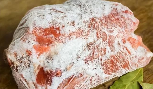 快速解冻肉的方法五分钟内，冻肉怎么快速解冻（冷冻肉解冻别直接用水泡）