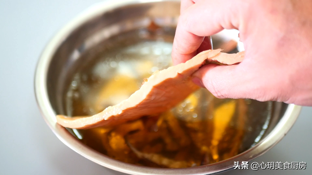 鱿鱼干的制作方法，鱿鱼鱼干怎么做（海边人教正确做法）