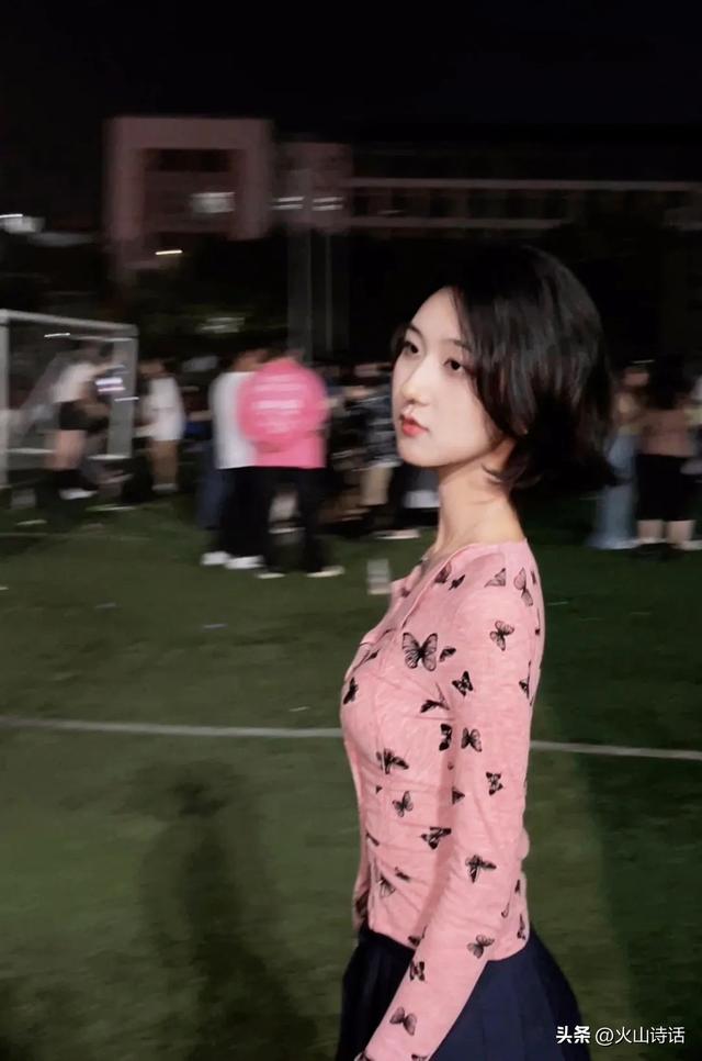 学院风裙子这么搭配秒变校园女神，学院风格裙子（还记得你的初恋吗）