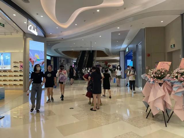 来福士购物中心，重庆来福士购物中心入驻品牌（深圳来福士，雄起）