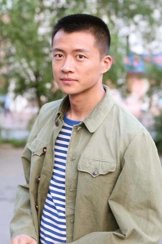 赵天亮是《知青》这部剧中的男主角,有理想有抱负,而且敢于担当.