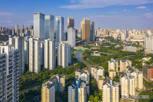 中国最适宜居住的城市排行是怎样的，中国十大最适宜居住的城市排行榜（中国地理位置最优越的5座城市）