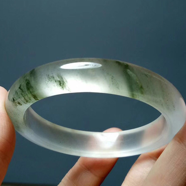 翡翠种水等级划分价格，翡翠等级划分及价格（1万和1000万的翡翠手镯）