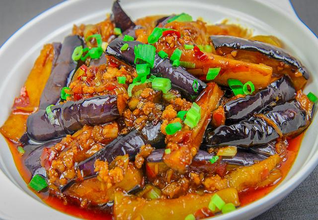 红烧肉的热量是多少，红烧肉的热量是多少千焦（难怪很多人喝水都胖）