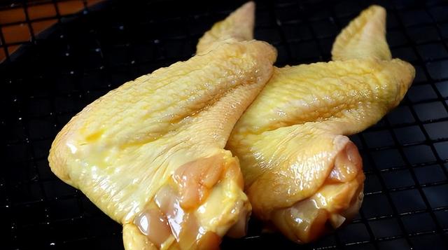 鸡翅的做法大全，鸡翅的做法大全家常红烧鸡翅（夏天出汗多胃口差）