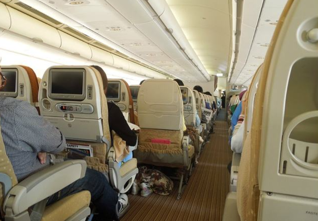 飞机失事只能等死吗，乘客为何不能跳伞而只能在飞机上等死