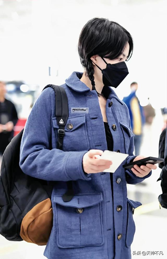 王菲是哪里人今年多大了，53岁王菲在福建寺庙祈福