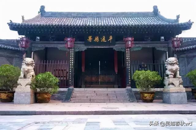 新三国曹操败走华容道在哪一集，新三国曹操败走华容道是哪一集（被诸葛亮烧痛的曹操深有感慨）