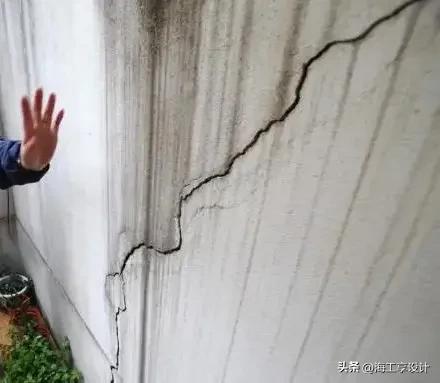 墙体开裂到什么程度才算危险，房屋正常裂缝的图片（墙体出现裂缝影响安全吗）