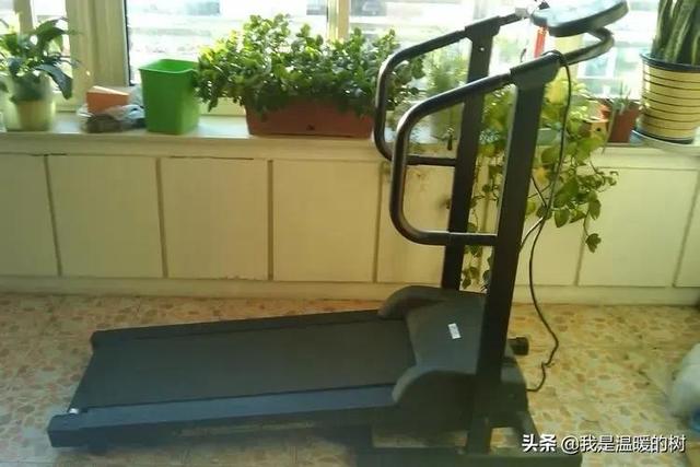 健身器材有哪些，健身房里的健身器材有哪些（在家锻炼，买哪些健身器材合适）