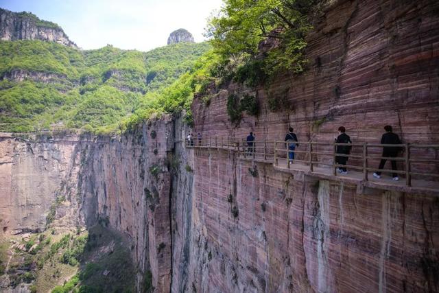举起手来拍摄地，举起手来拍摄地郭亮村介绍（悬崖上有隐秘古村）