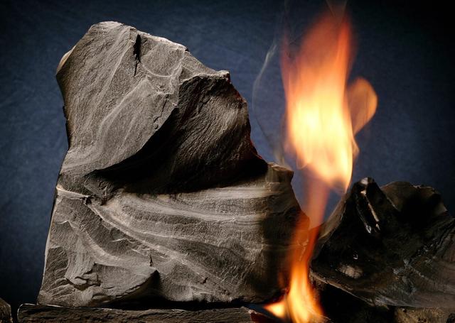 页岩油和石油的区别，页岩油和石油的区别 洼中隆还是洼（中国页岩油储量巨大）