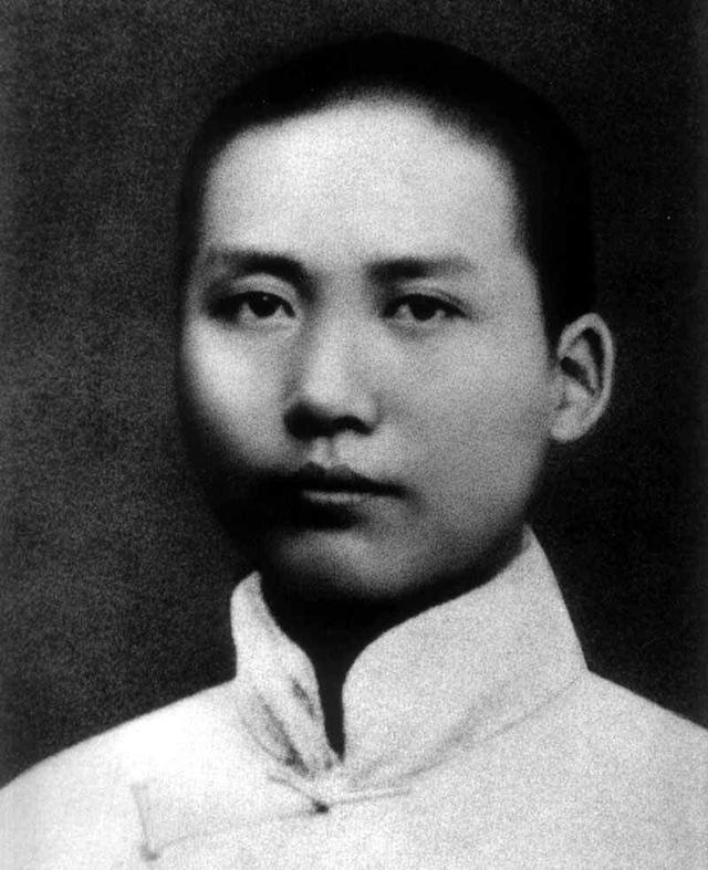 沁园春 雪翻译，沁园春雪翻译（鼓舞一代又一代的中国人奋进）