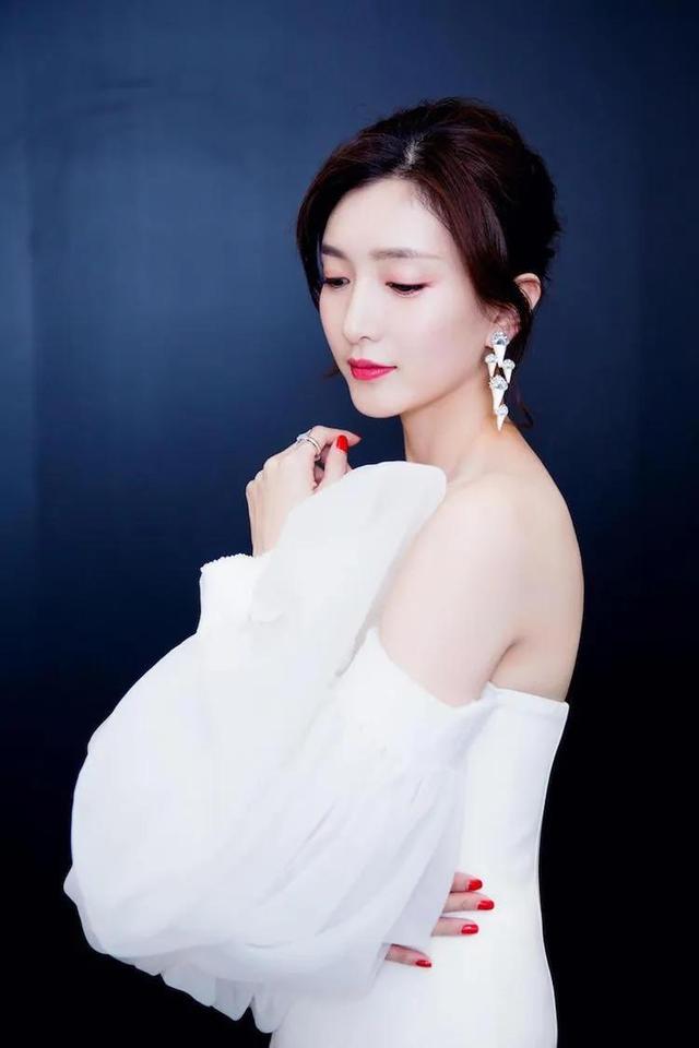 性感女人江疏影的奇葩情史：两个男人，一个玩消失，一个不再宠她
