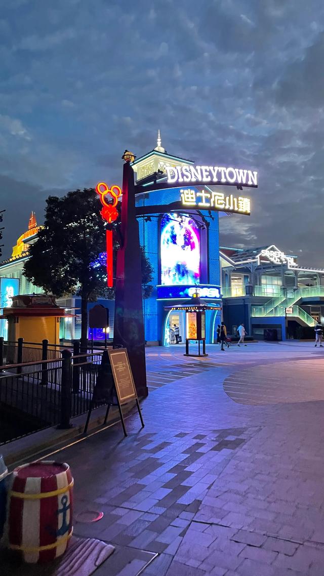 上海到青岛多远，上海到青岛的路程（上海青岛往返1400公里全程无高速沿途城市蜻蜓点水游）