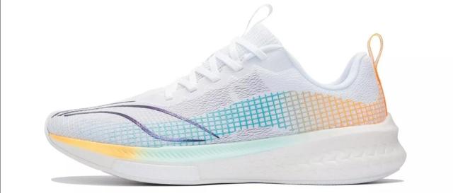 安踏跑鞋排行榜前十名，安踏篮球鞋排行榜前十名（近期人气跑鞋TOP10大公开）