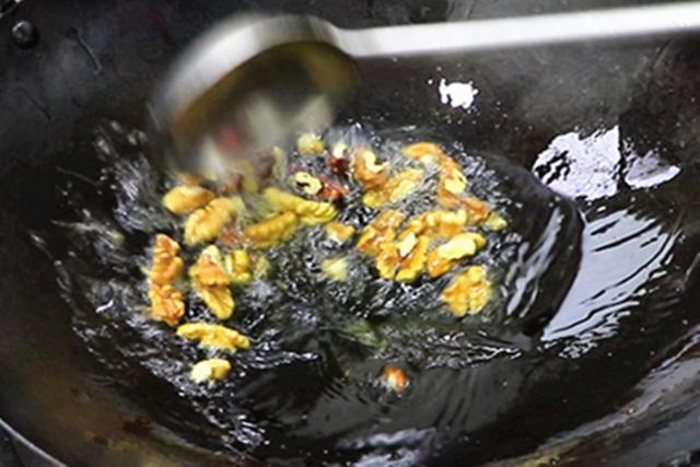 黄花菜干要泡多久，多给孩子吃这5种