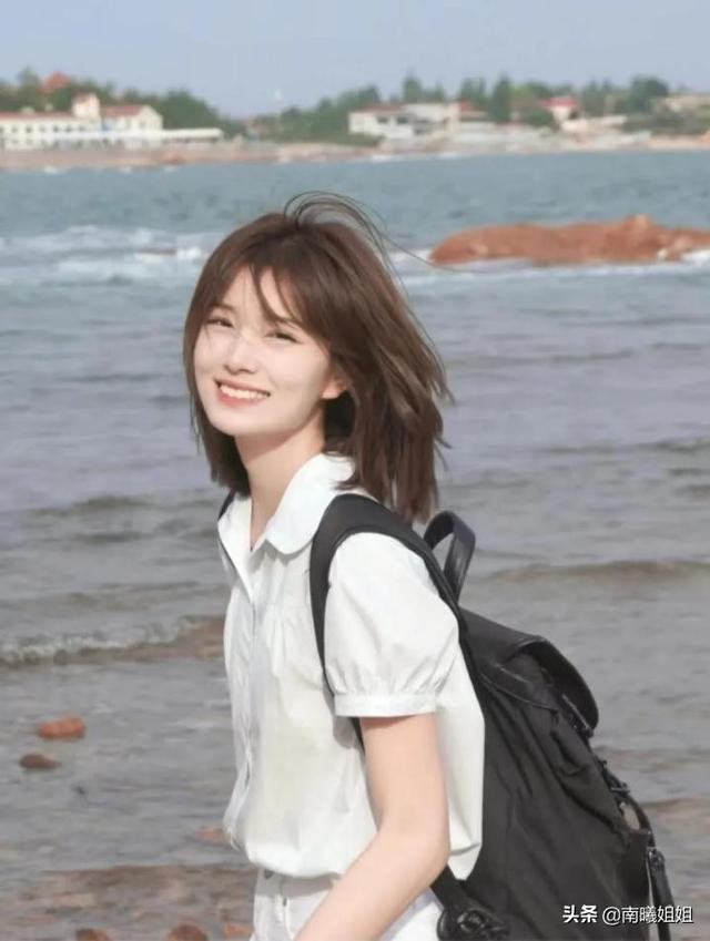 头小脸小女生适合发型，头小脸小适合什么发型女（今年流行这4种“短发发型”）