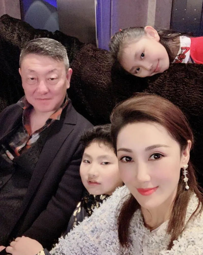 韩磊妻子个人资料简介(韩磊的小娇妻一看就很有网红感) - 散下步