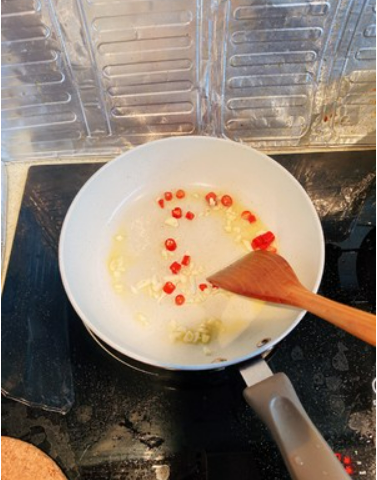 炒豆角土豆怎么做好吃法，如何做豆角炒土豆（家常菜第一编之——干煸豆角土豆）