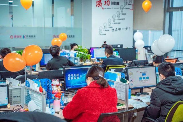 十周年庆祝福语，公司成立十周年金句（璀璨十载——祝建管家成都分公司十周年生日快乐）