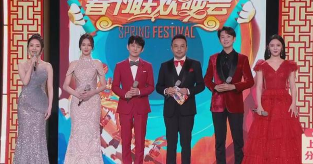 湖南卫视春晚魔术，王一博湖南春晚变魔术（湖南卫视春晚：小品炒剩饭）