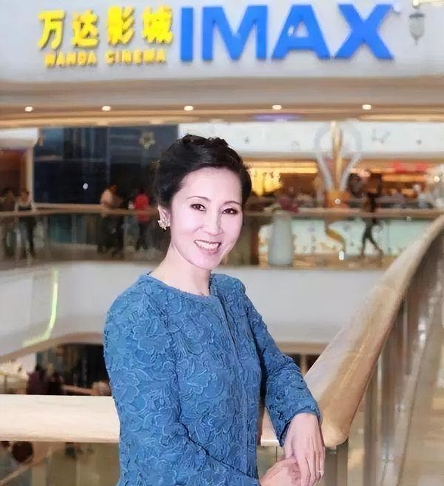 万达老总王健林老婆,万达集团老总(2年帮老公王健林还2000亿)