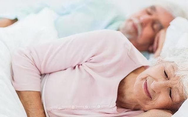 游泳对于我们身心健康有什么好处，任何运动都比不上