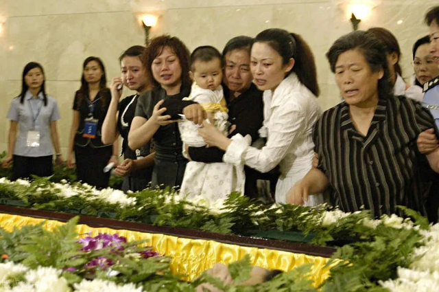 女人梦见吃饺子是什么预兆，女人梦见吃饺子（长大后才懂大姨的心酸）