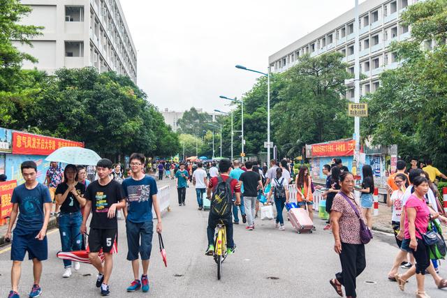 预备党员要多久才能成为正式党员，预备党员多久转正式党员（新入学的大一新生需明白）