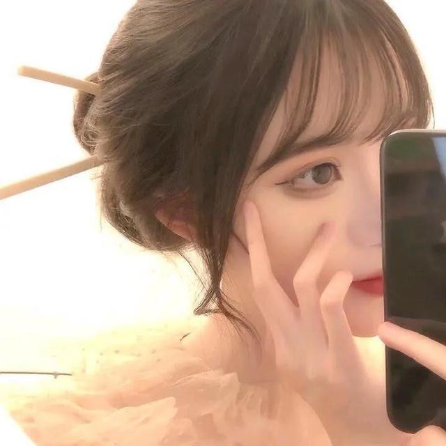 适合微信状态用的背景图超惊艳 比如此时此刻 无意义的想念，适合微信状态背景图片（女头‖该怎么开头呢是天好冷还是我好想你）
