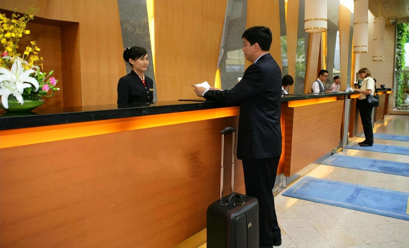 不是夫妻在酒店登记住宿违法吗（酒店开房的异性不是）