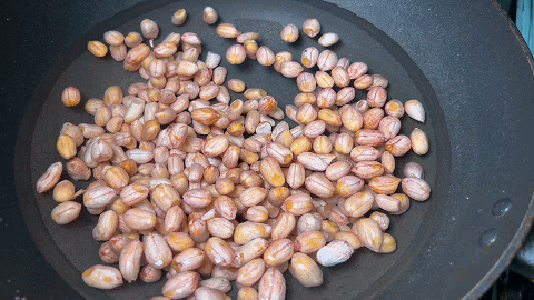 煮花生怎么煮好吃，水煮花生家常做法（加黄瓜丁和胡萝卜）